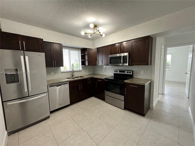 Building Photo - 2804 SW 35th Ave