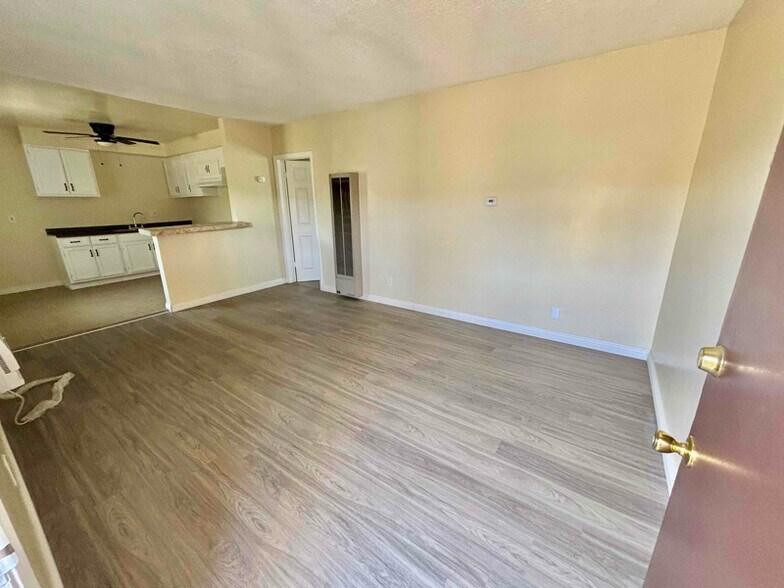 Building Photo - 810 W Duarte Rd