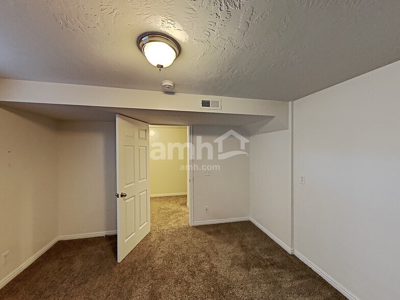 Building Photo - 8607 McGinnis Ln