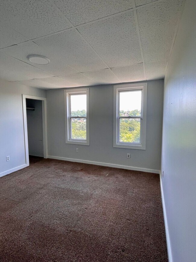 Building Photo - Charming 2 Bed / 1 Bath Single-Family Home...