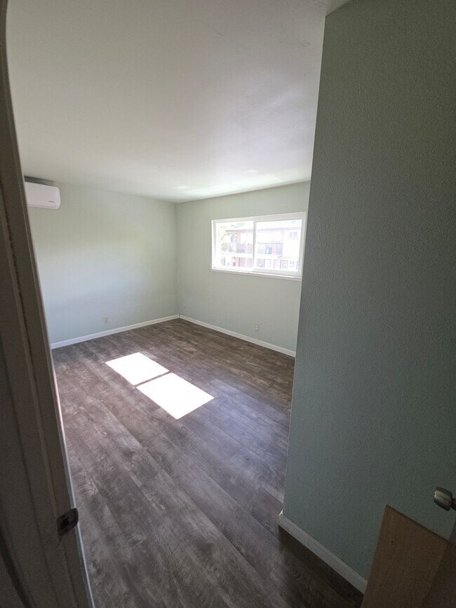 Building Photo - Welcome home to this beautifully updated 2...