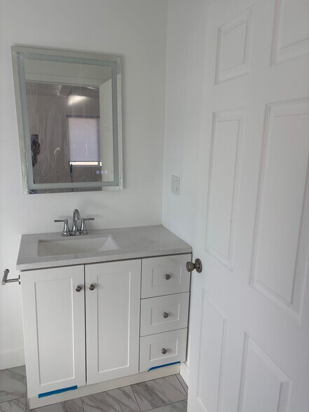 Building Photo - 23316 Balmoral Ln