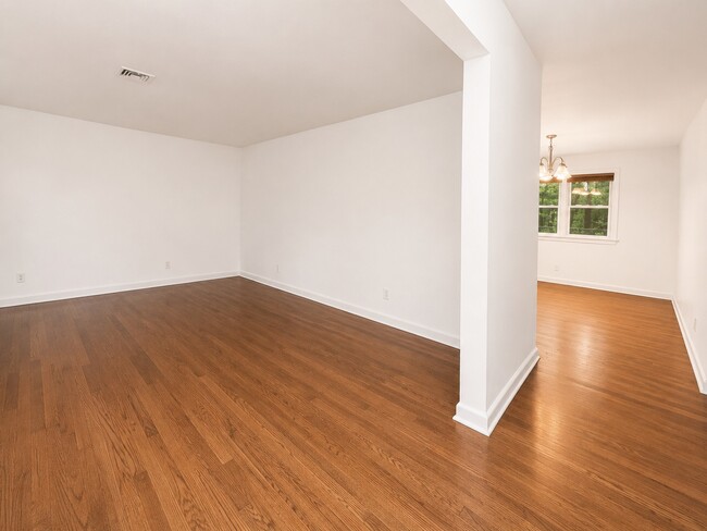 Building Photo - 553 Fernwood Farms Rd