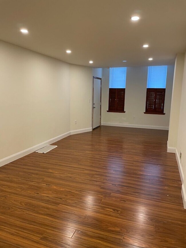 Building Photo - 1432 W Venango St