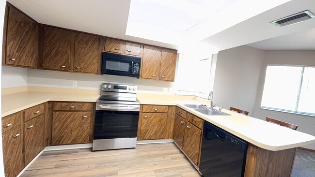 Building Photo - 2/2 for rent in desirable Fairways Condos