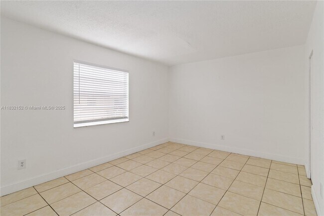 Building Photo - 1095 W 77th St