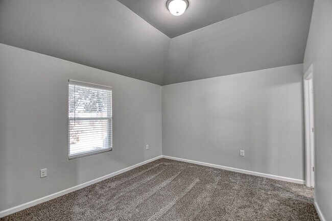 Building Photo - New Construction in Varenna Landing! Storm shelter and lawn care included!