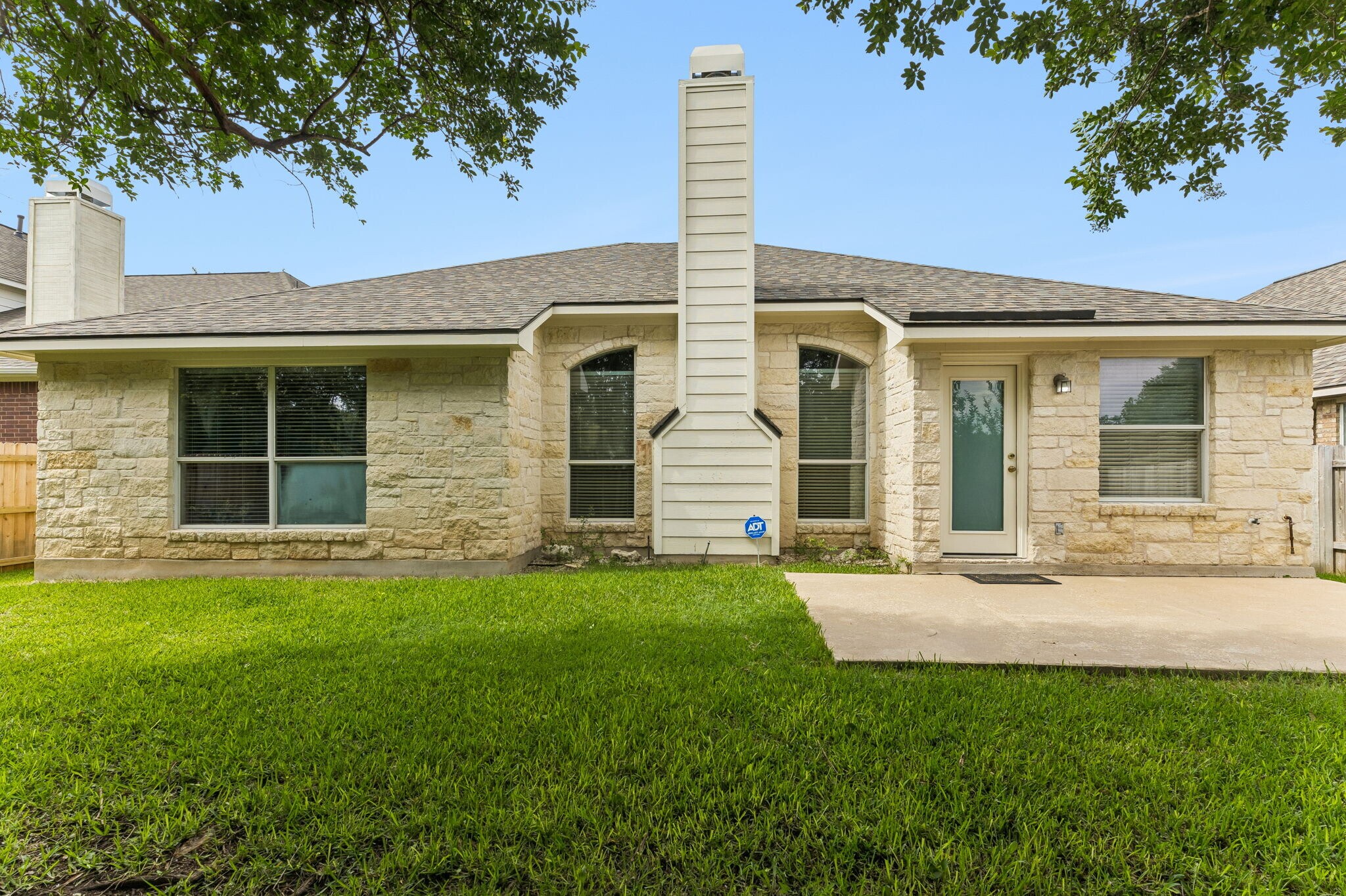 Building Photo - 7206 W Magic Mountain Ln