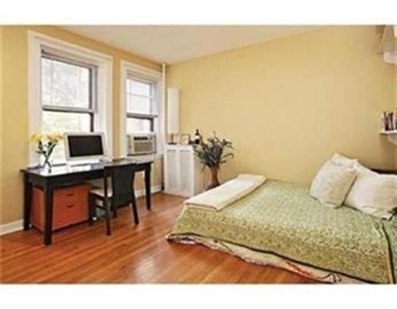 Primary Photo - 66 Marshal St