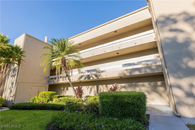 Building Photo - 3655 Boca Ciega Dr