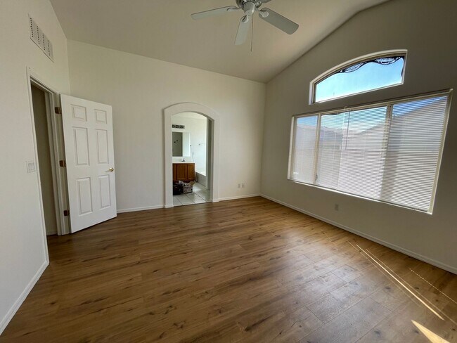 Building Photo - Charming Corner Lot - 4 Bedroom/ 2 Bathroom