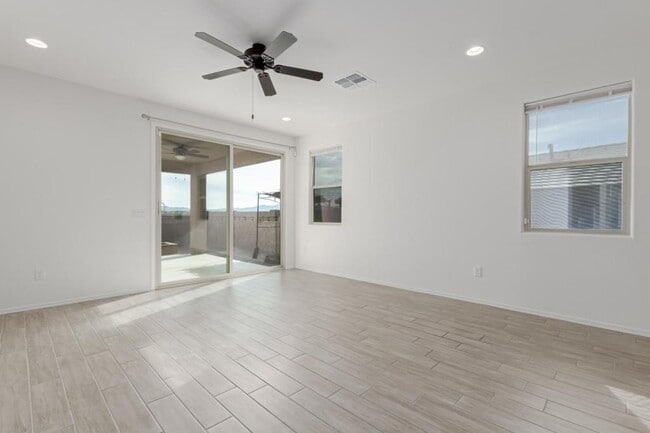 Building Photo - 14058 E Red Pine Pl