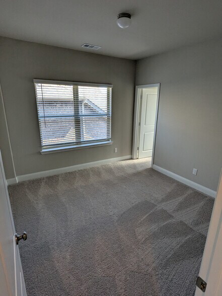 Building Photo - 4237 Shavano Dr