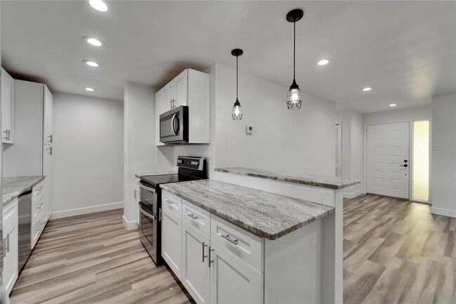 Building Photo - 2552 Bramblewood Dr W