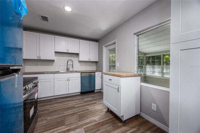 Building Photo - 640 NW 36th Ter