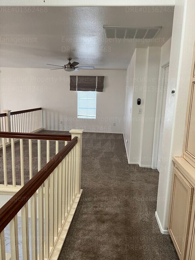 Building Photo - Stunning 4-bedroom, 3 bathroom home located in the westside of Bakersfield this spacious house of...