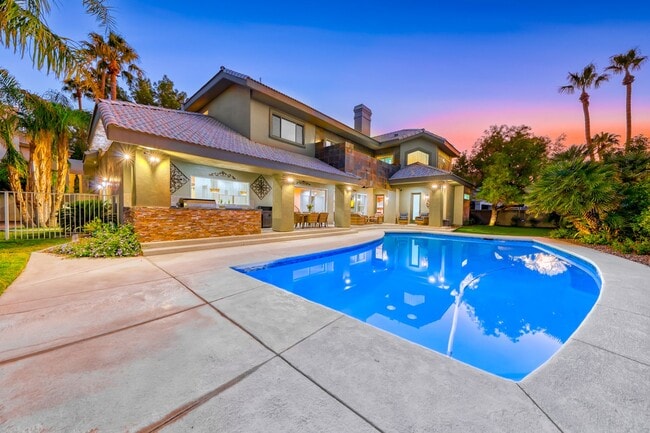 Building Photo - Stunning Green Valley, Guard Gated Communi...