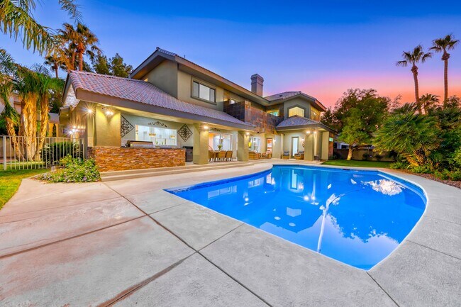 Building Photo - Stunning Green Valley, Guard Gated Community, Pool Home!