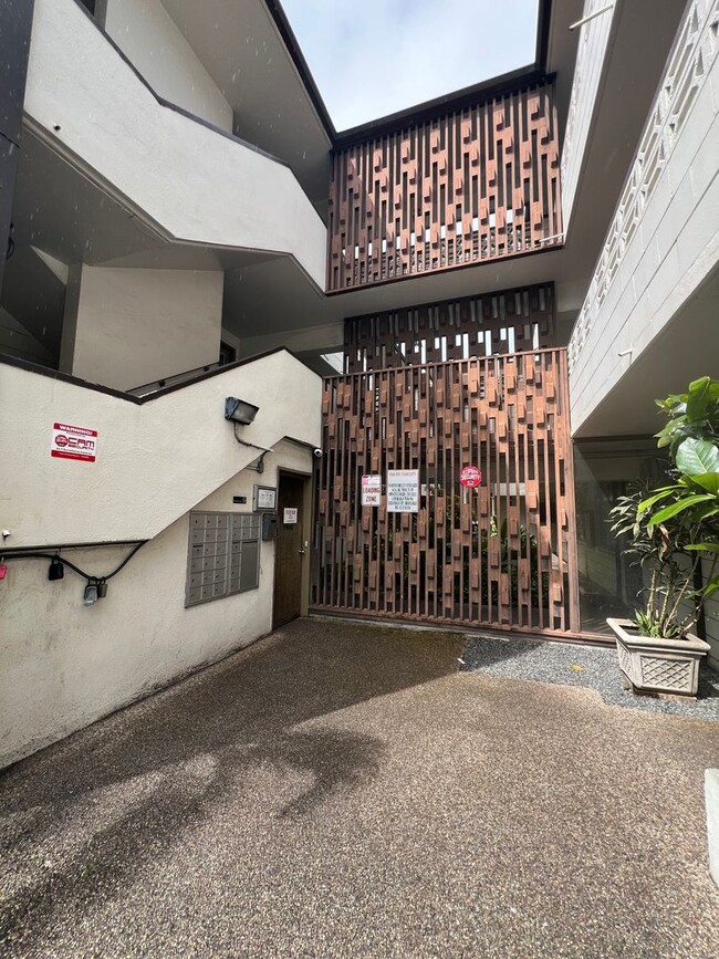 Building Photo - 2 bedroom, 1 bath, 1 parking in Makiki!