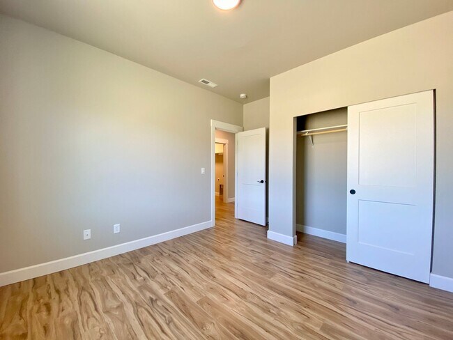 Building Photo - Gorgeous 3 Bedroom Home in West Valley