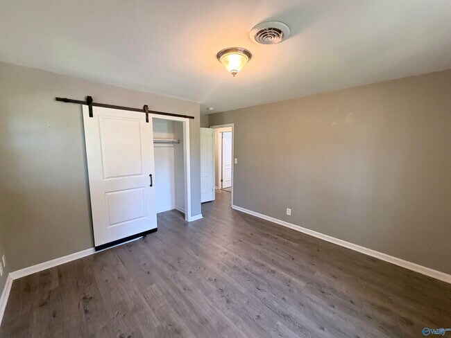 Building Photo - 11114 Hillwood Dr SE