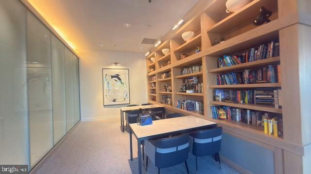 Building Photo - 5750 Bou Ave