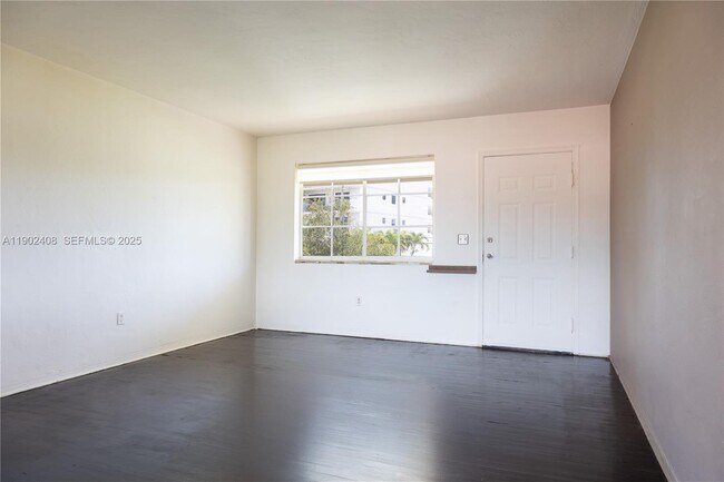 Building Photo - 2200 Calais Dr