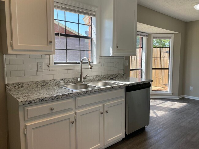 Building Photo - Charming 3-Bedroom Brick Home with Modern ...