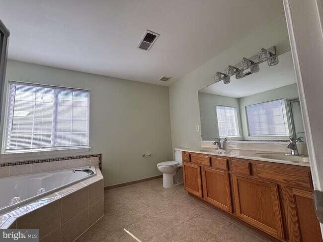 Building Photo - 6635 Creek Point Way