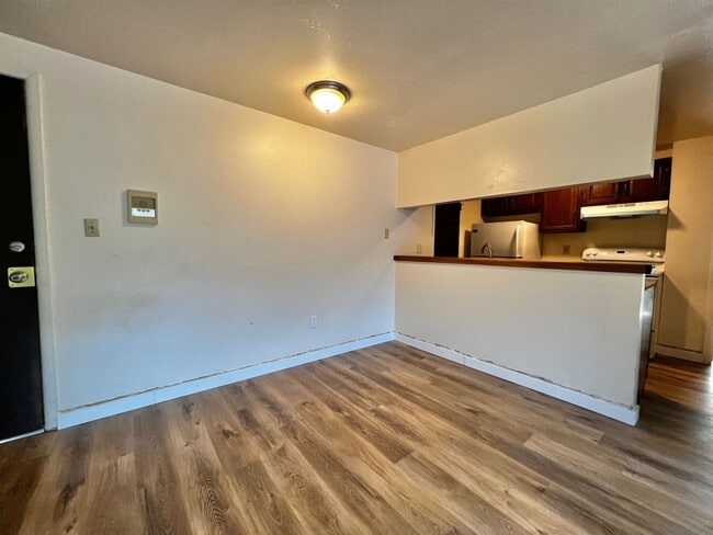 Building Photo - Mathews634 (KC-DT)