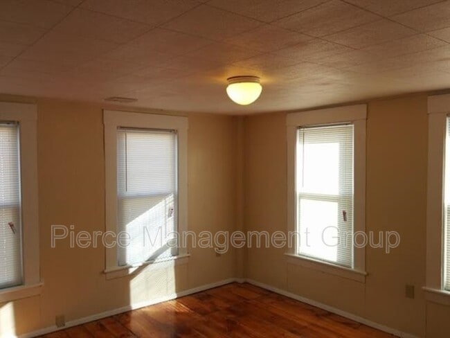 Building Photo - 11 1/2 Perkins Court