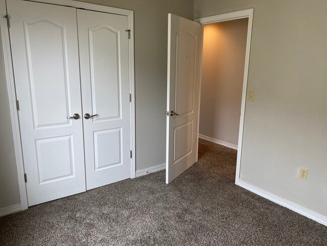 Building Photo - 320 Toni Ln