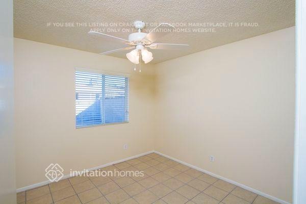 Building Photo - 1216 W Halstead Dr