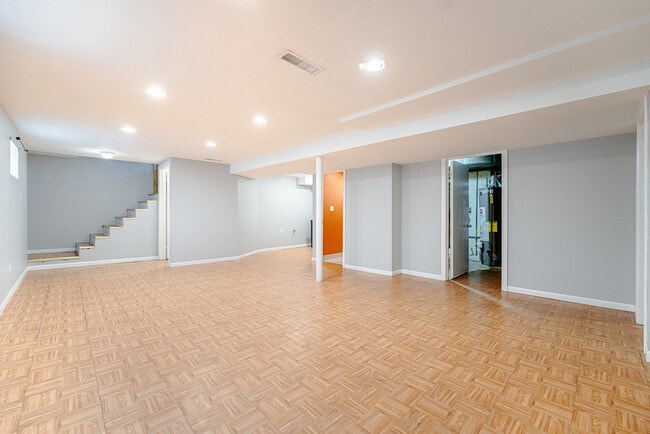 Building Photo - 5740 W 63rd Pl