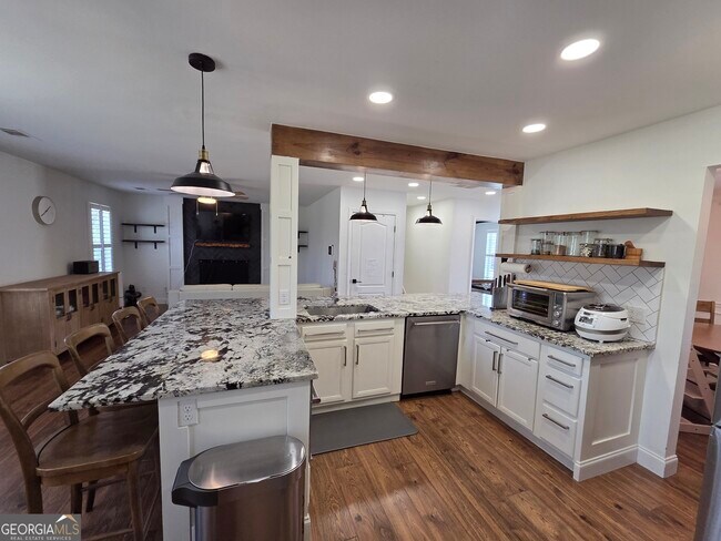 Building Photo - 1121 Vanessa Ave