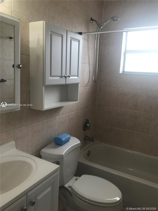 Building Photo - 110 SE 2nd St