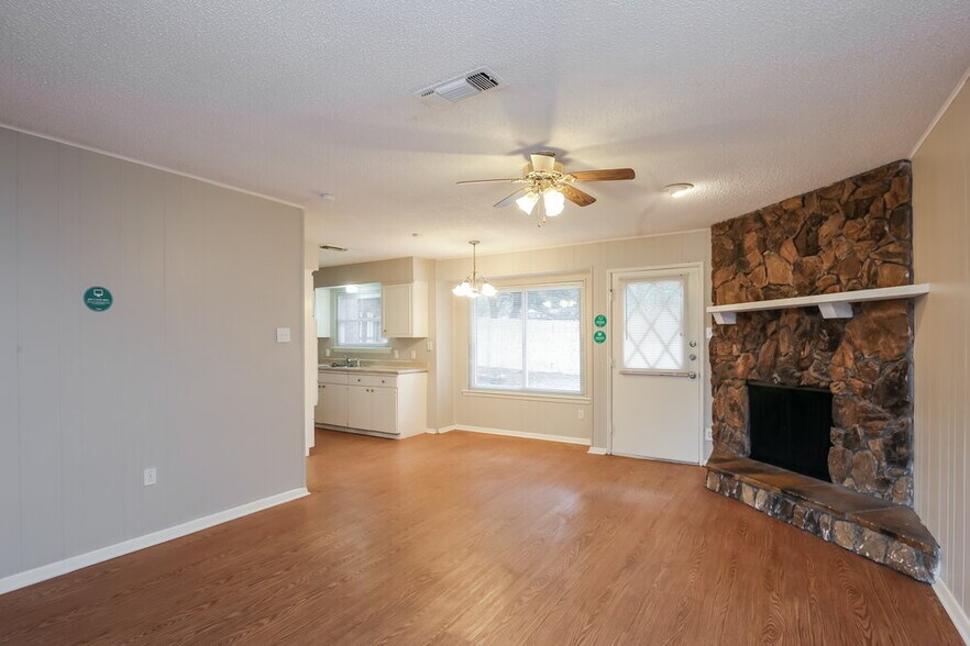 Building Photo - 1307 Columbine Ct