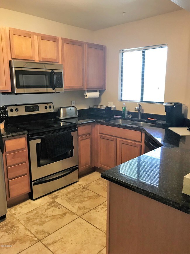 Building Photo - 5751 N Kolb Rd