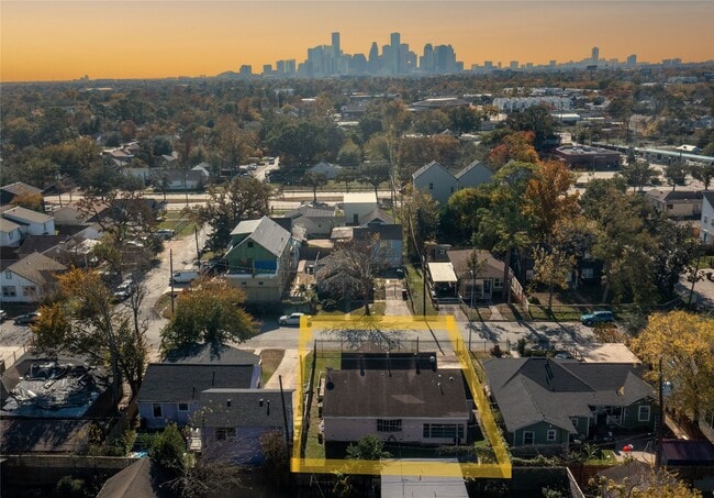 Building Photo - 317 Moody St