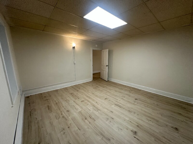 Building Photo - 402 E Vine St