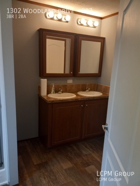 Building Photo - Top Of The Line Manufactured Home for Rent!!
