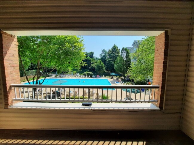 Building Photo - 1BR Condo in Upscale Highview. Enjoy Resor...