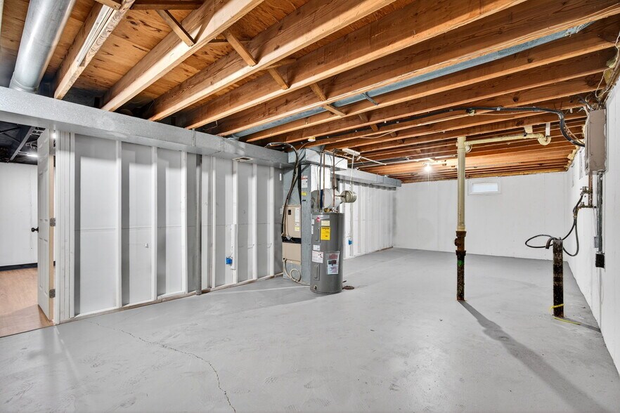 Utility are with Washer/Dryer hookups - 2246 Bensonhurst Dr