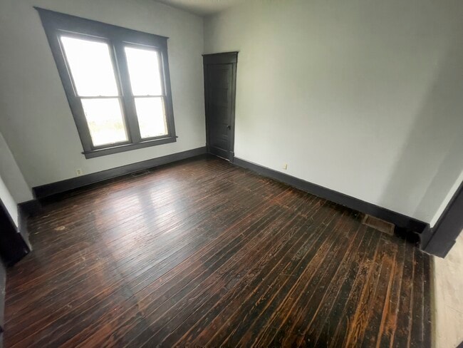 Building Photo - 103 N Beard St