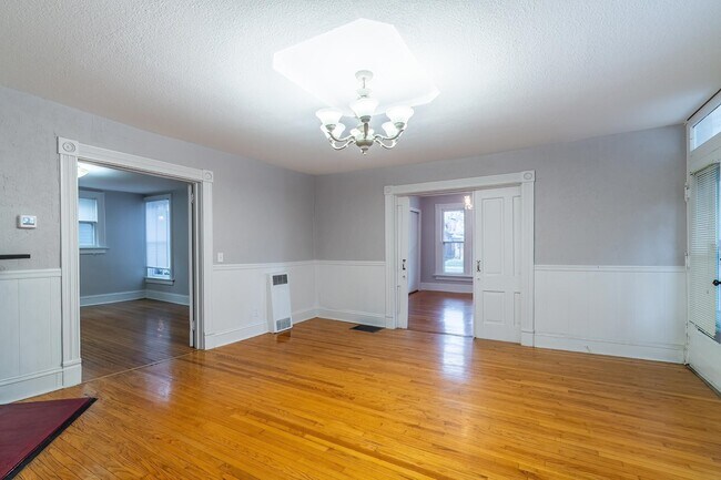 Building Photo - 901 W Wayne St