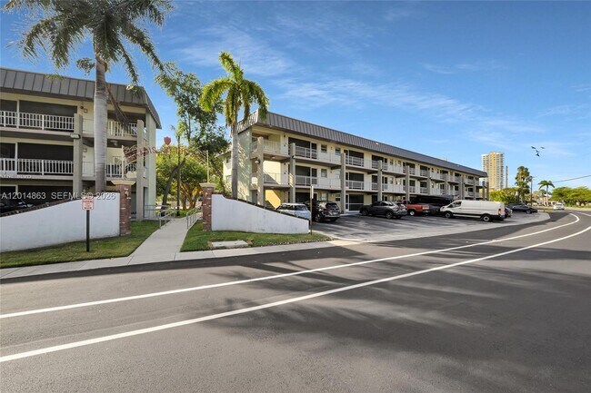 Building Photo - 250 Layne Blvd