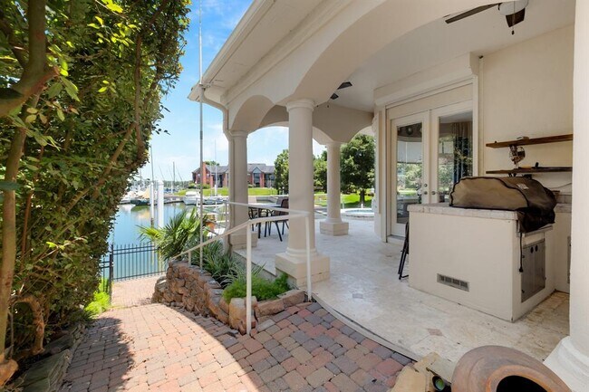 Building Photo - 305 Harborside Cir