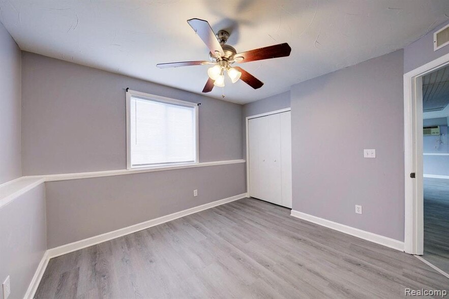 Building Photo - 217 Glenmoor St