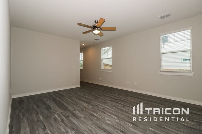 Building Photo - 525 Raglands Rd