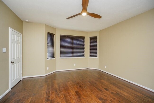 Building Photo - 3211 London Ln